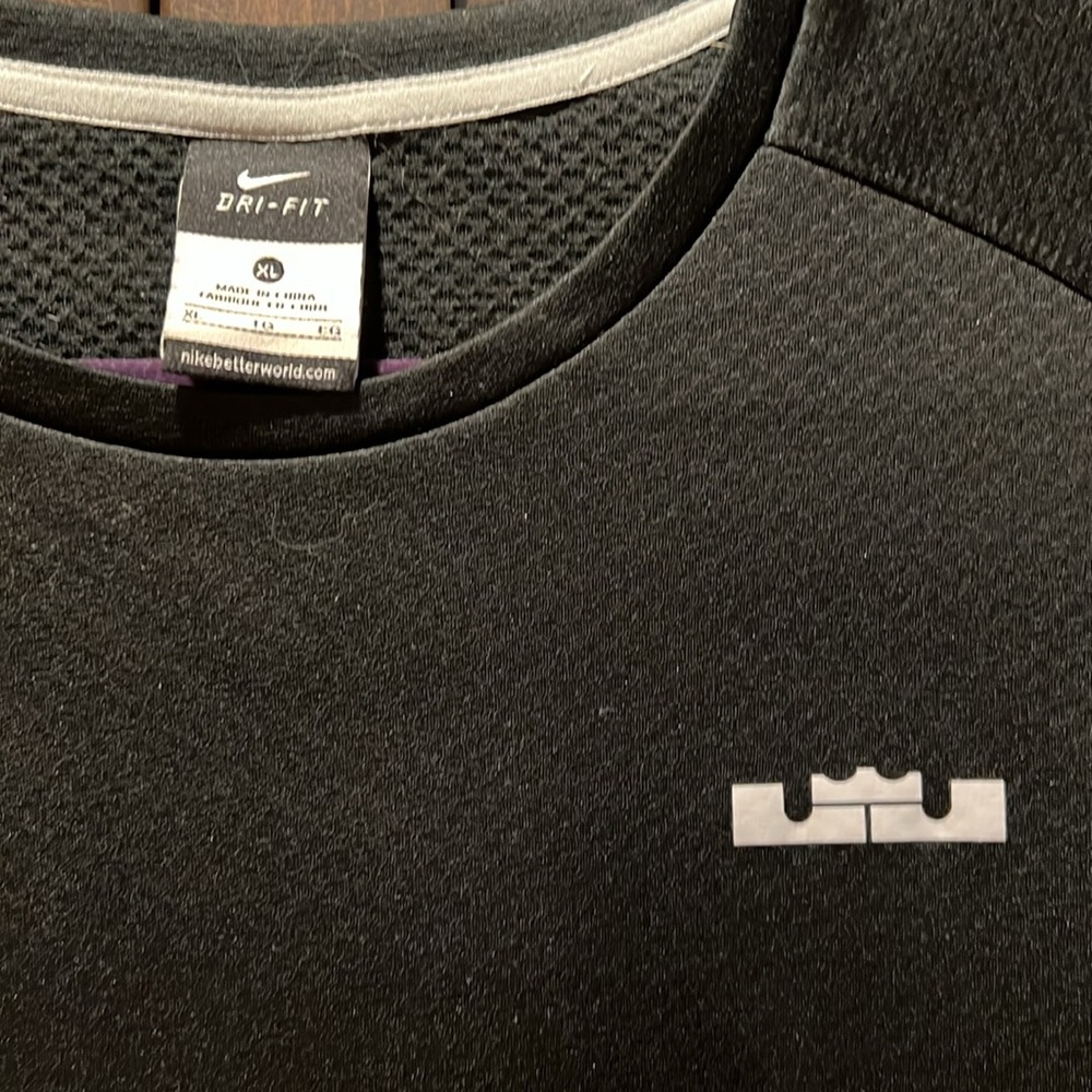 Nike LeBron Dri-Fit Long Sleeve Top Size XL - Picture 2 of 4